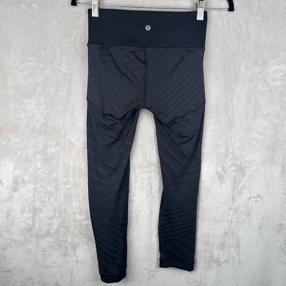 Lululemon Leggings Womens 2 Black Striped Textured Cropped Workout Athleisure - Picture 5 of 11